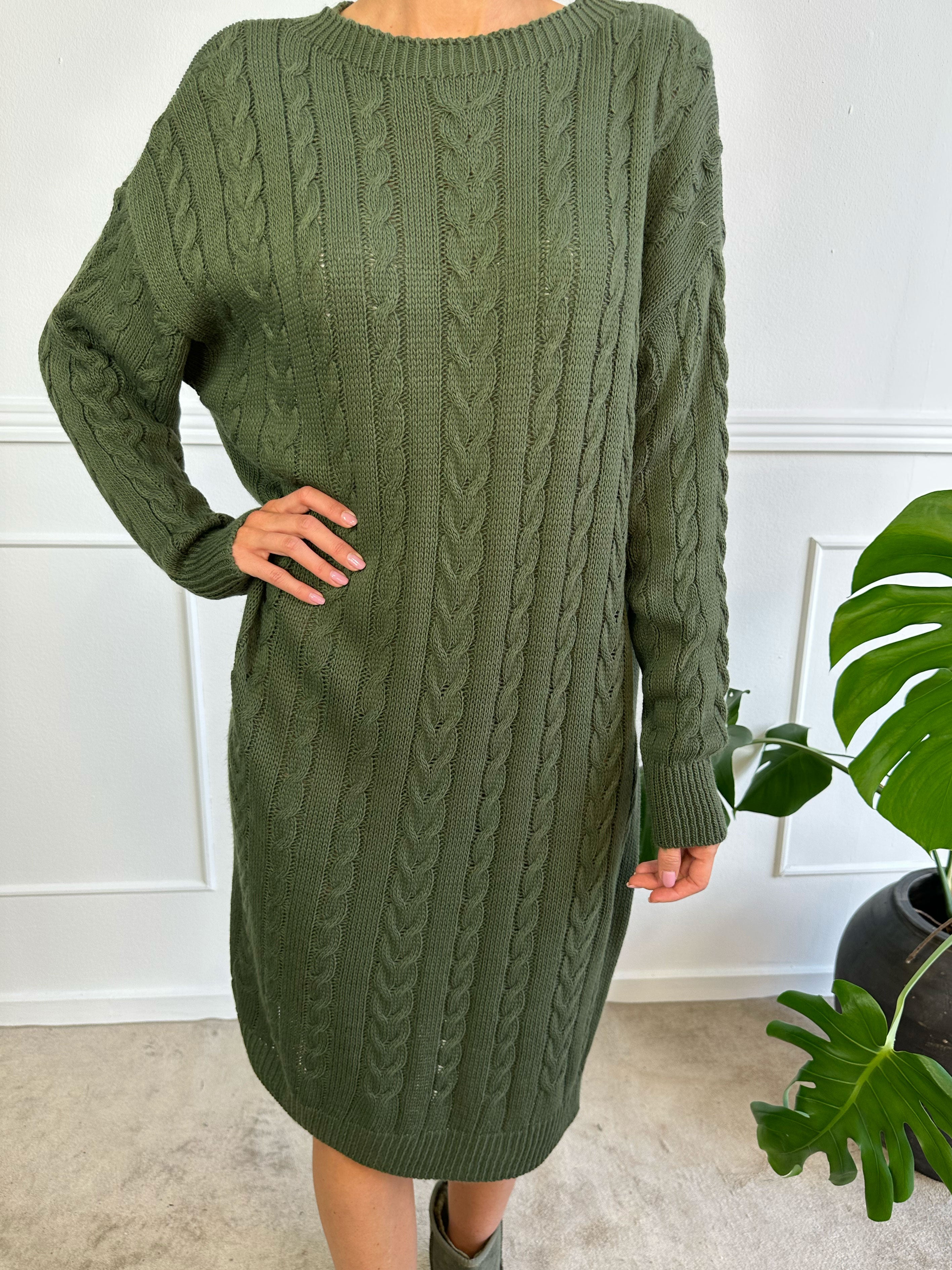 Karolina - Lang kjole med kabelstrik